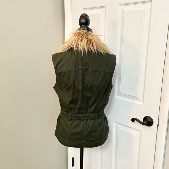 INC Faux Fur Vest 🤎💚 - Picture 5 of 11